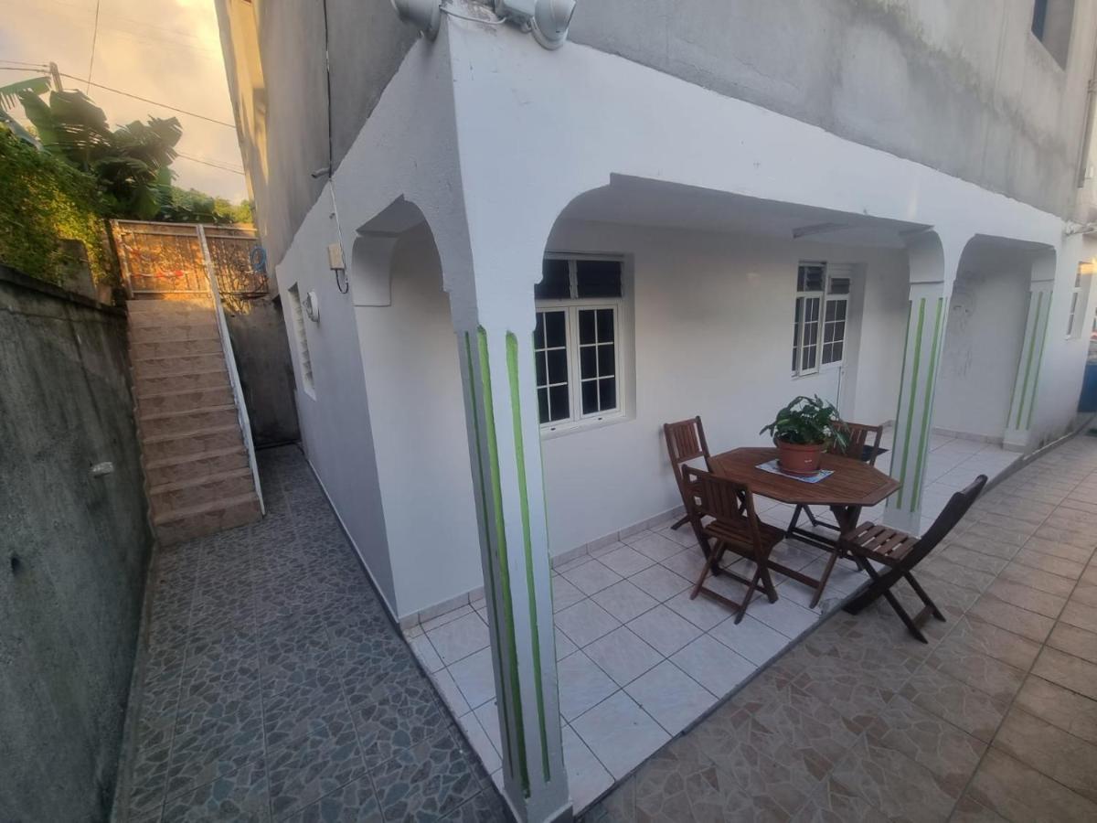 Apartamento Féfé Vieux-Habitants Exterior foto