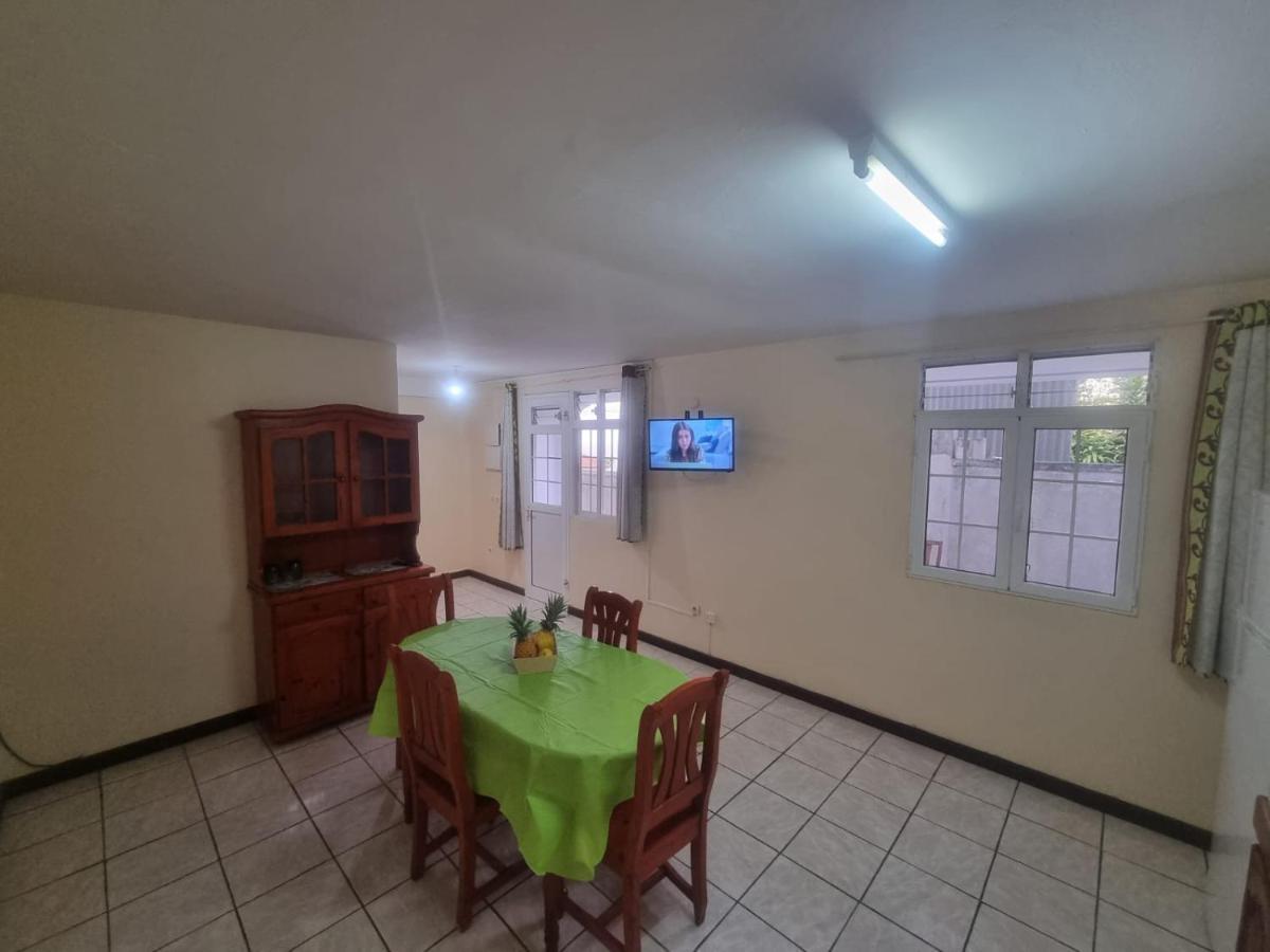 Apartamento Féfé Vieux-Habitants Exterior foto